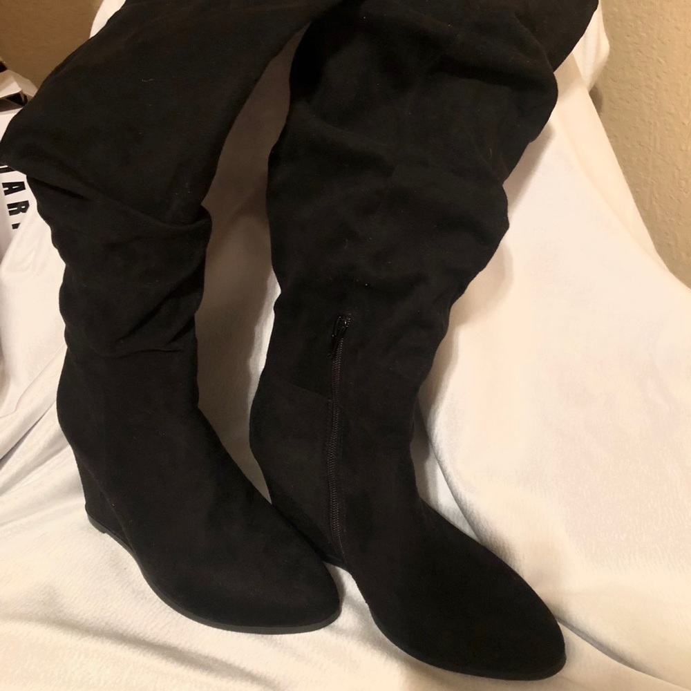 Women’s velvet knee boots